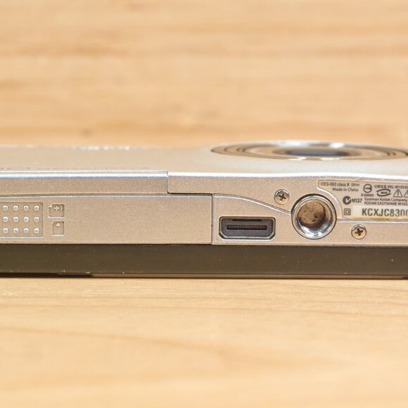 Kodak EasyShare M1033 Digital Camera / 10 MP / 3X Optical Zoom / Silver - Picture 9 of 10